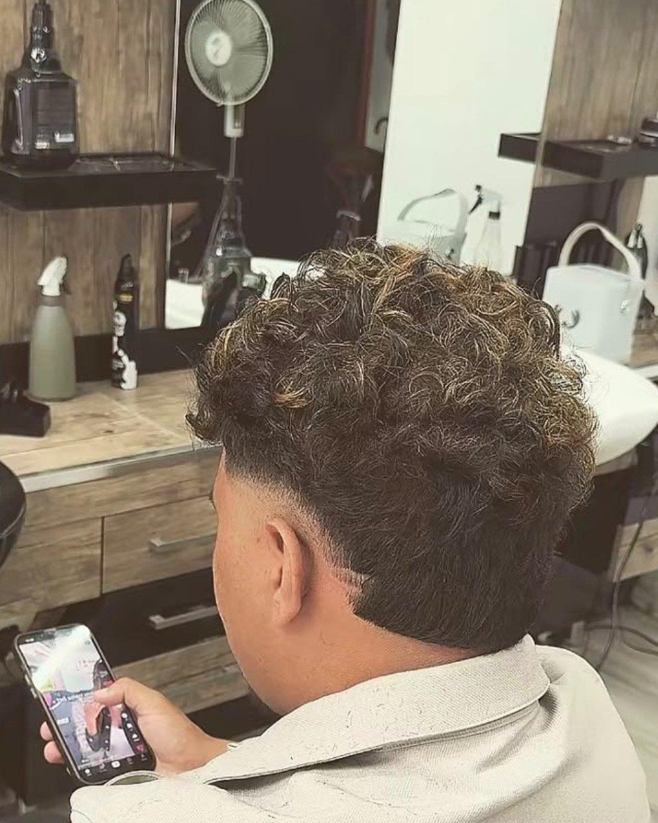 Krullen met highlights, geknipt door Yassir